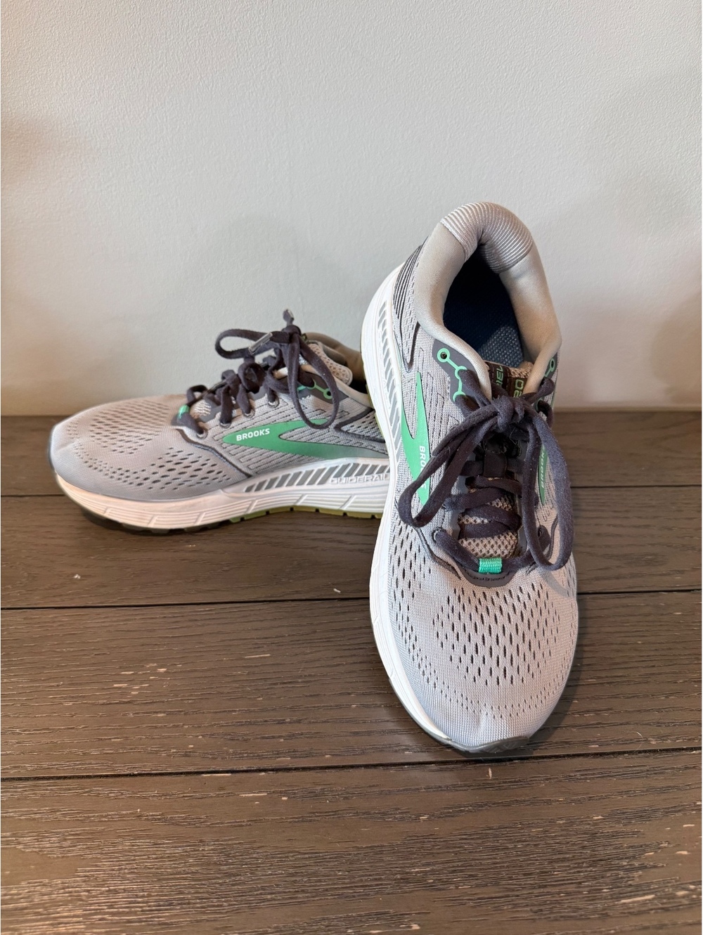 Brooks Ariel Running Shoes Women’s Size 9